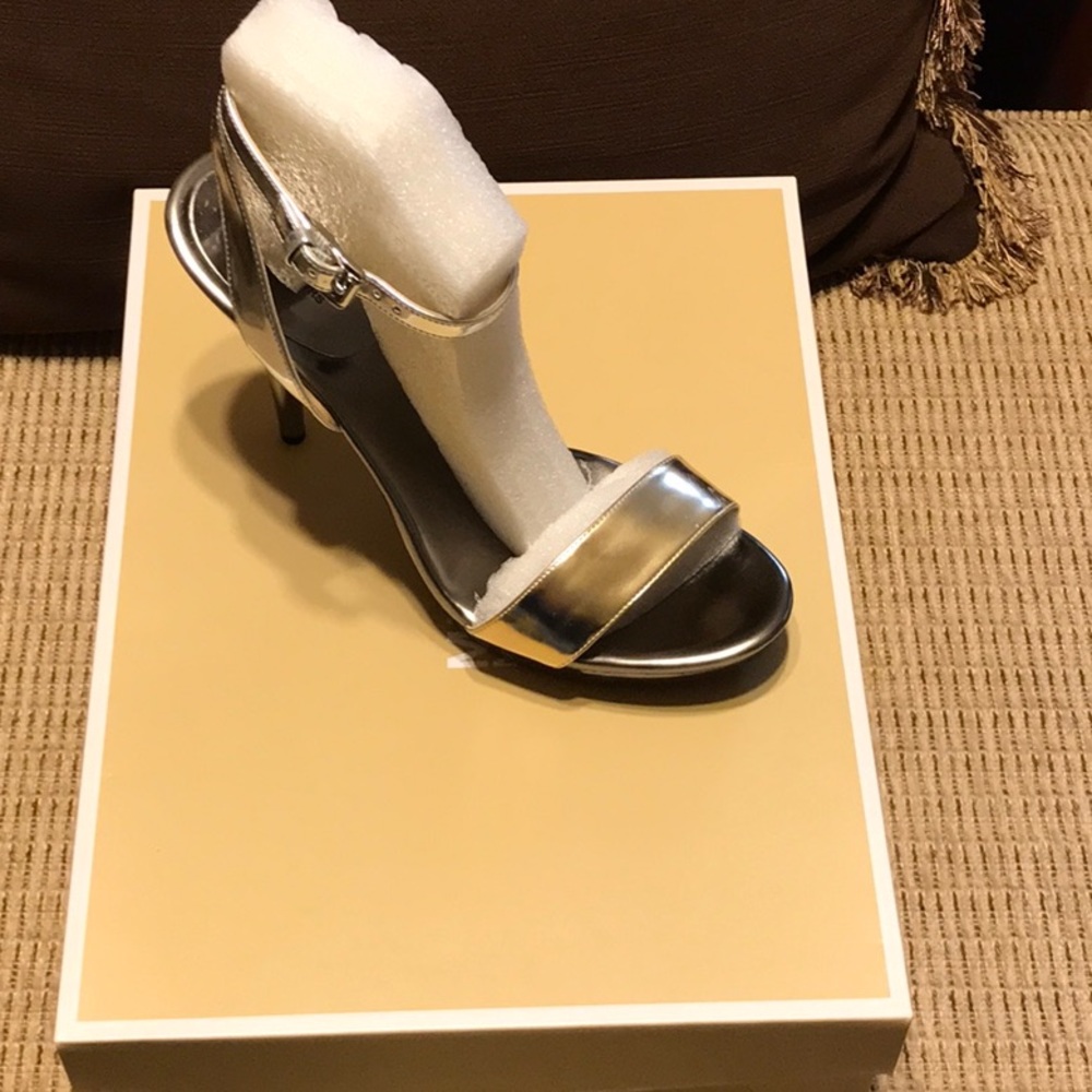 Micheal Kors Heel